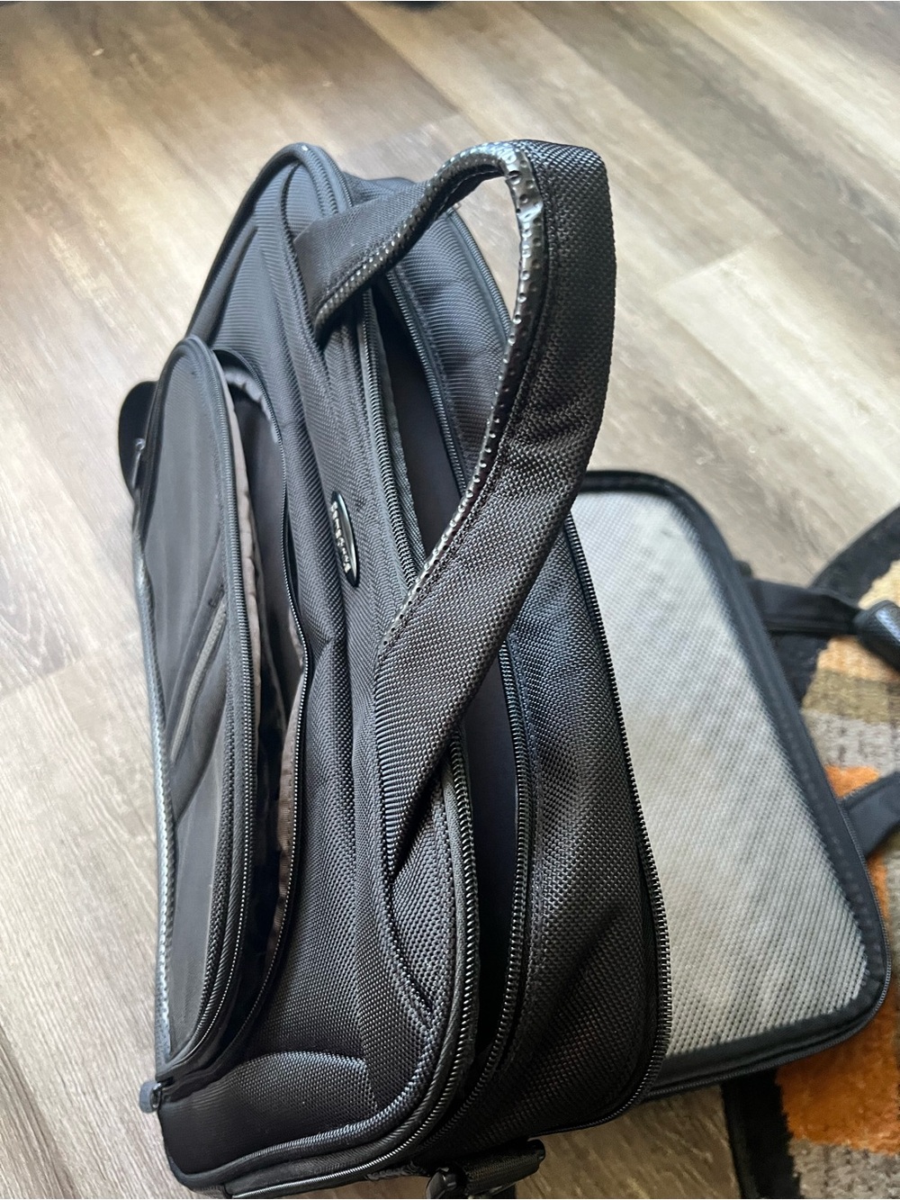 Samsonite Black Laptop Briefcase with Shoulder Strap - Picture 3 of 8